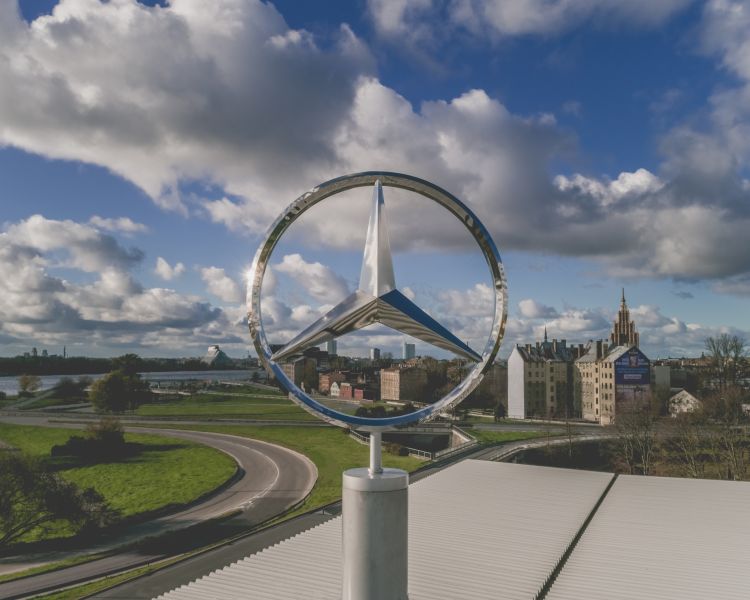 Šogad Domenikss rit divdesmit piektais Mercedes-Benz darbības gads Latvijā.