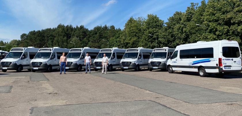 SIA «E Buss» передает первые семь пассажирских электрических микроавтобусов в собственность АS «Nordeka»