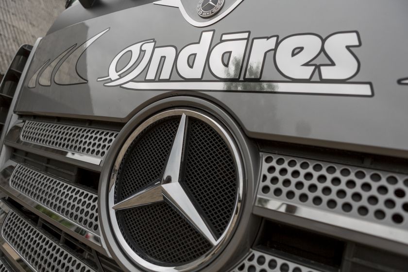 SIA Domenikss поставило первые два новых автомобиля Mercedes-Benz Actros торгово-лесохозяйственному предприятию SIA Indā